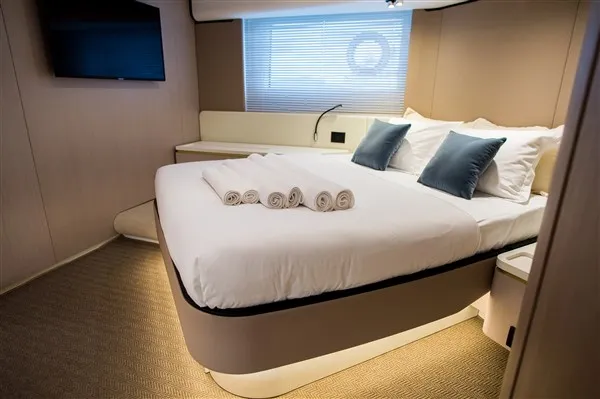 Cabin on Mawi, a Azimut 55 motorboat at Grad Šibenik, Croatia