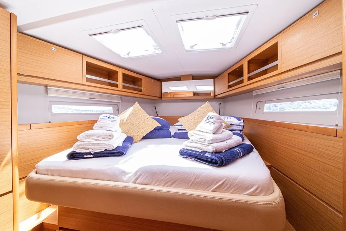 Cabin on Zephyrus, a Dufour 520 GL - 3. cab sailboat at Primošten, Croatia