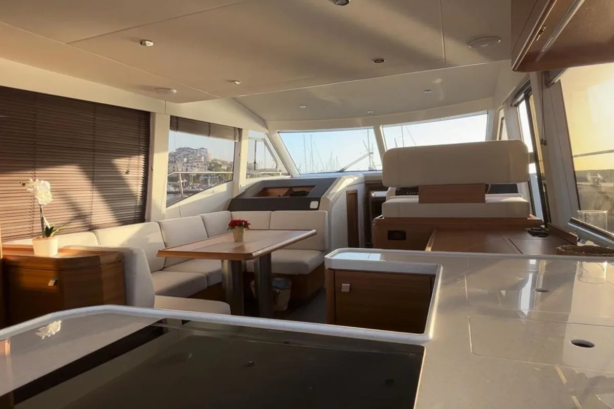 Salon of Rosa dei Venti, a Greenline 48 Fly motorboat at Rodi Garganico, Italy
