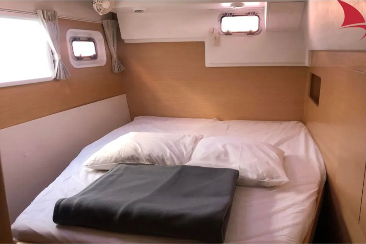 Cabin on Maya, a Lagoon 400 catamaran at Plan-d'Aups-Sainte-Baume, France