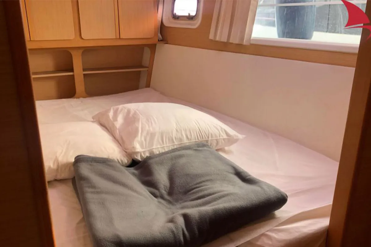 Cabin on Maya, a Lagoon 400 catamaran at Plan-d'Aups-Sainte-Baume, France