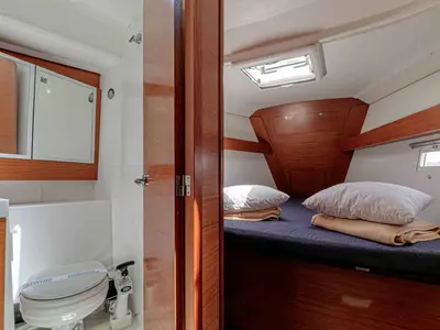 Cabin on Southern Nights, a Dufour 412 sailboat at Kontokali, Greece