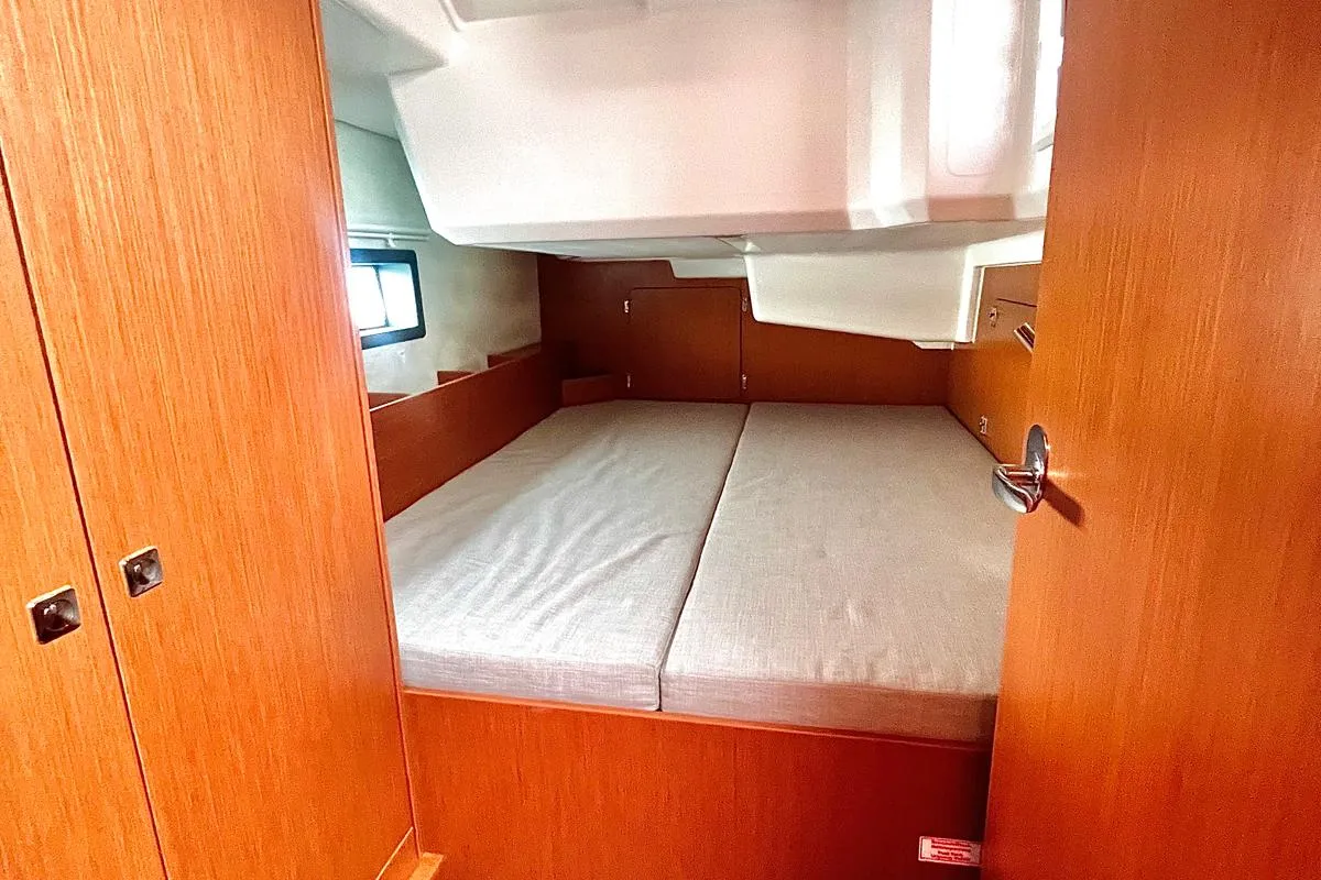 Cabin on ARYA, a Bavaria C38 sailboat at Općina Sukošan, Croatia