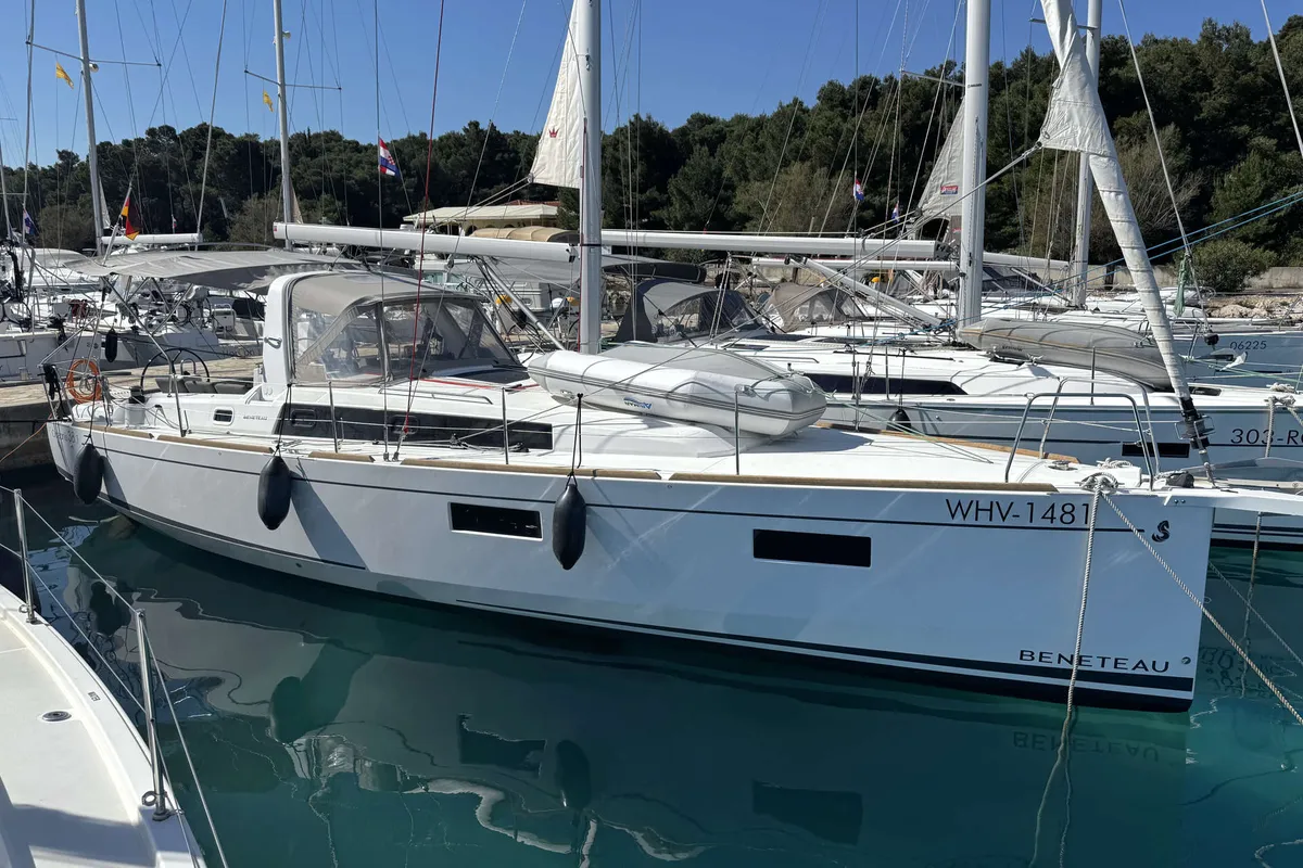 Exterior view of Tamara, a Beneteau Oceanis 38.1 sailboat at Općina Rogoznica, Croatia
