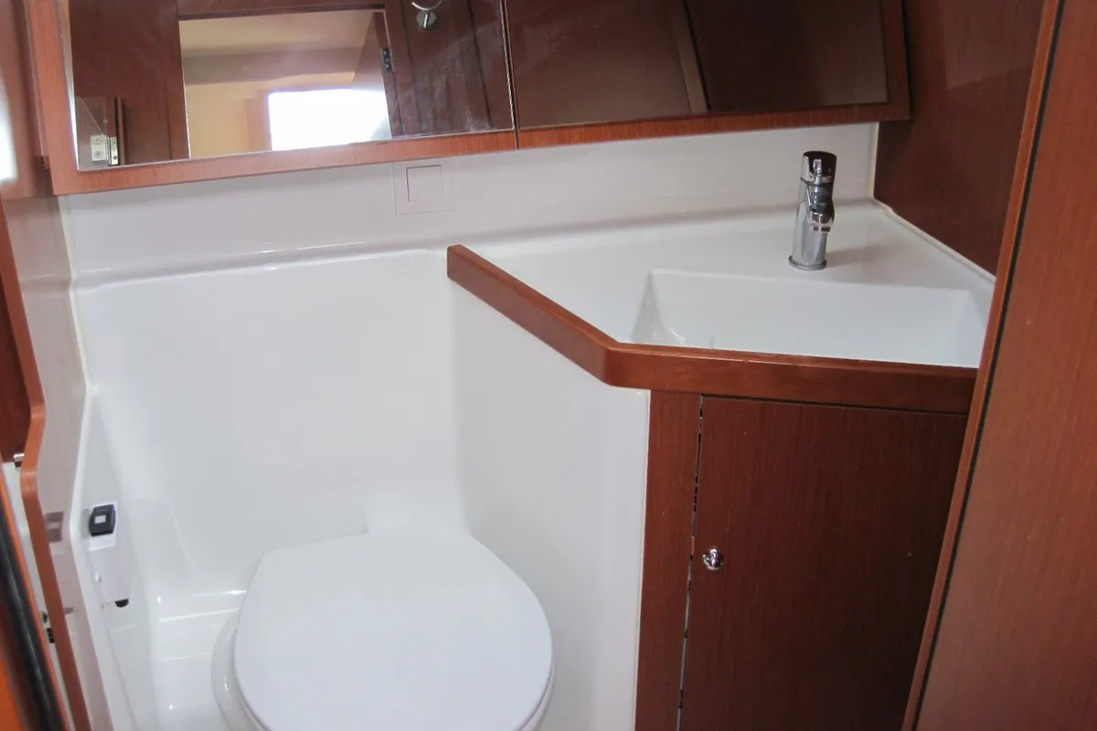 Head on Stella, a Beneteau Oceanis 41.1 sailboat at Capo d'Orlando, Italy