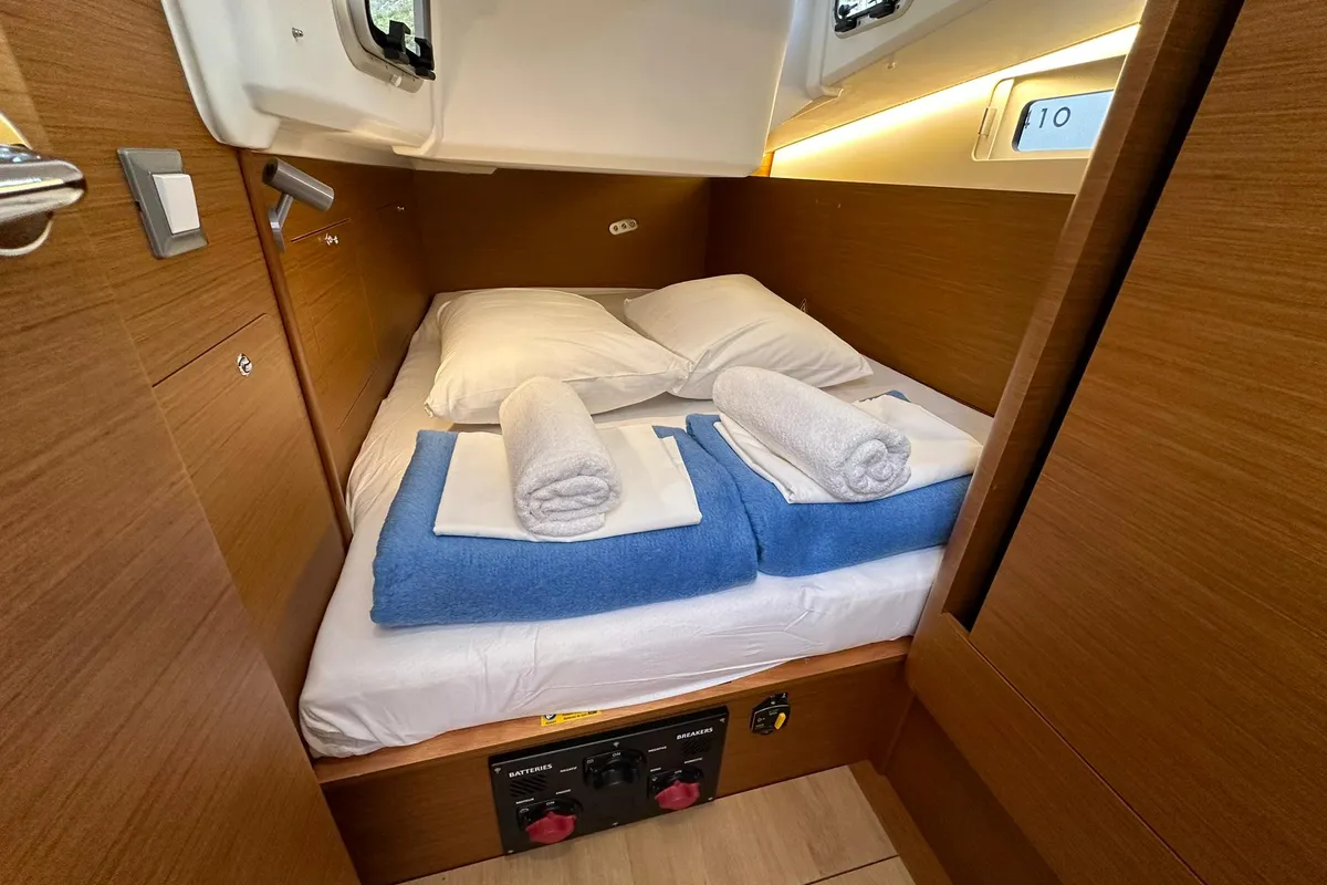 Cabin on Bobo, a Jeanneau Sun Odyssey 410 sailboat at Dubrovnik, Croatia