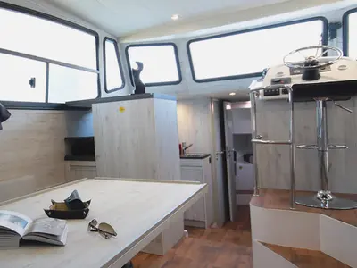 Cockpit of Minuetto8 - Comfort 2, a Cygnet Minuetto 8+ motorboat at Casier, Italy