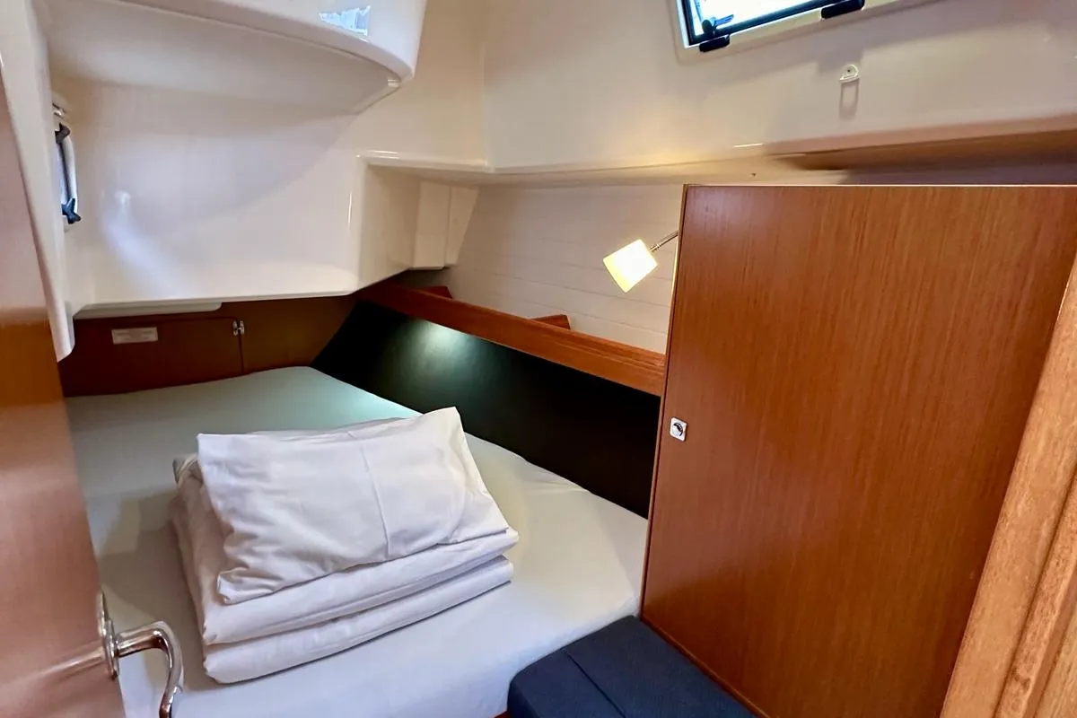 Cabin on Maestral, a Bavaria Cruiser 37 sailboat at Općina Pakoštane, Croatia