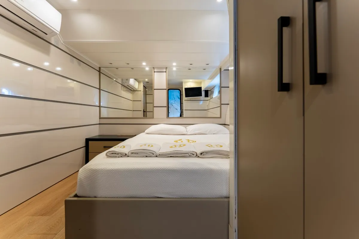 Cabin on BEYEFENDI H, a Falcon Yachts Beyefendi H motor yacht at Fethiye, Turkey