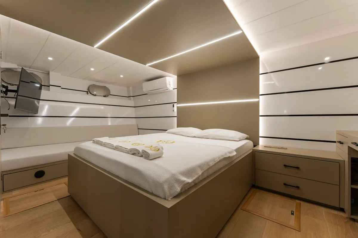 Cabin on BEYEFENDI H, a Falcon Yachts Beyefendi H motor yacht at Fethiye, Turkey