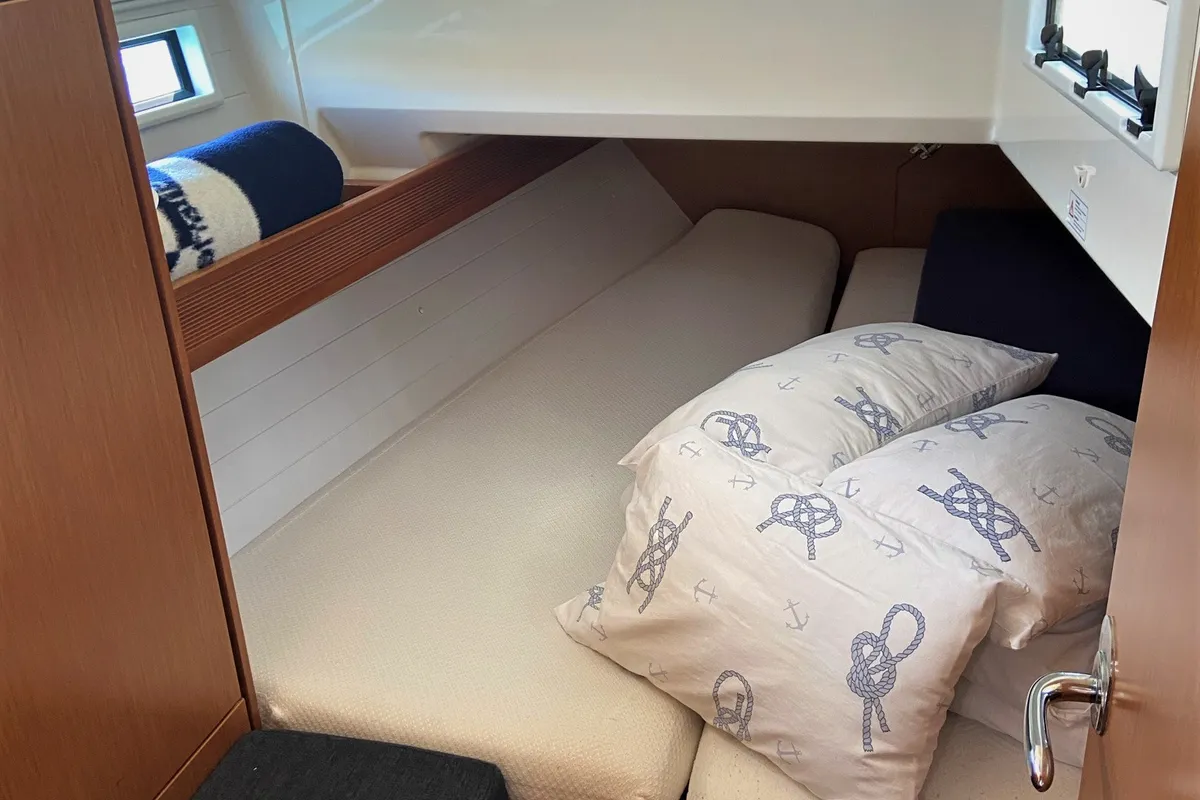 Cabin on Nia-Nya, a Bavaria Cruiser 40 sailboat at Općina Sukošan, Croatia