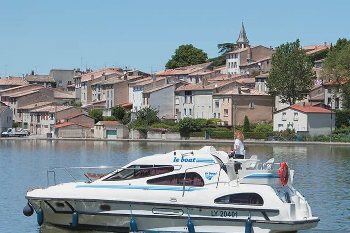 Exterior view of Cygnet Consul, a motorboat at Frankfort, United States