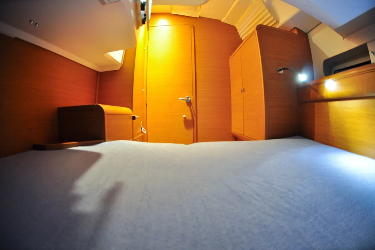 Cabin on Il Sole, a Jeanneau Sun Odyssey 439 sailboat at Athens, Greece