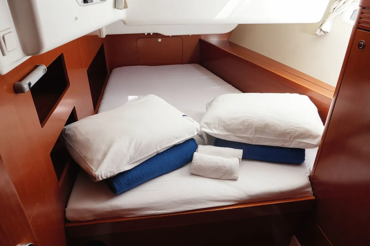 Cabin on Mississippi, a Beneteau Oceanis 50 Family sailboat at Rogač, Croatia