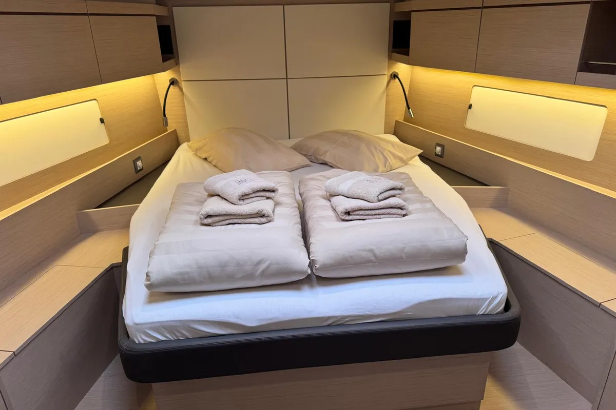 Cabin on Anse Soleil, a Beneteau Oceanis 46.1 sailboat at Općina Rogoznica, Croatia