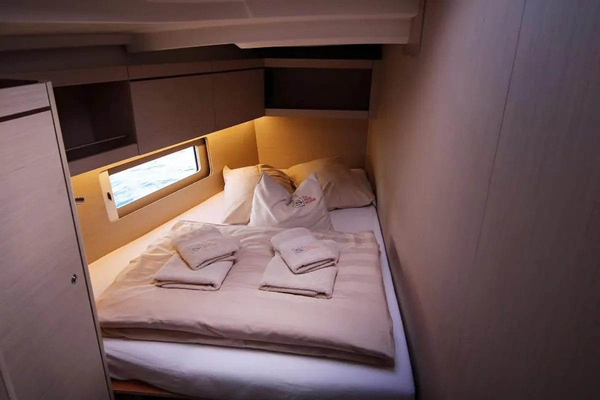 Cabin on Anse Soleil, a Beneteau Oceanis 46.1 sailboat at Općina Rogoznica, Croatia