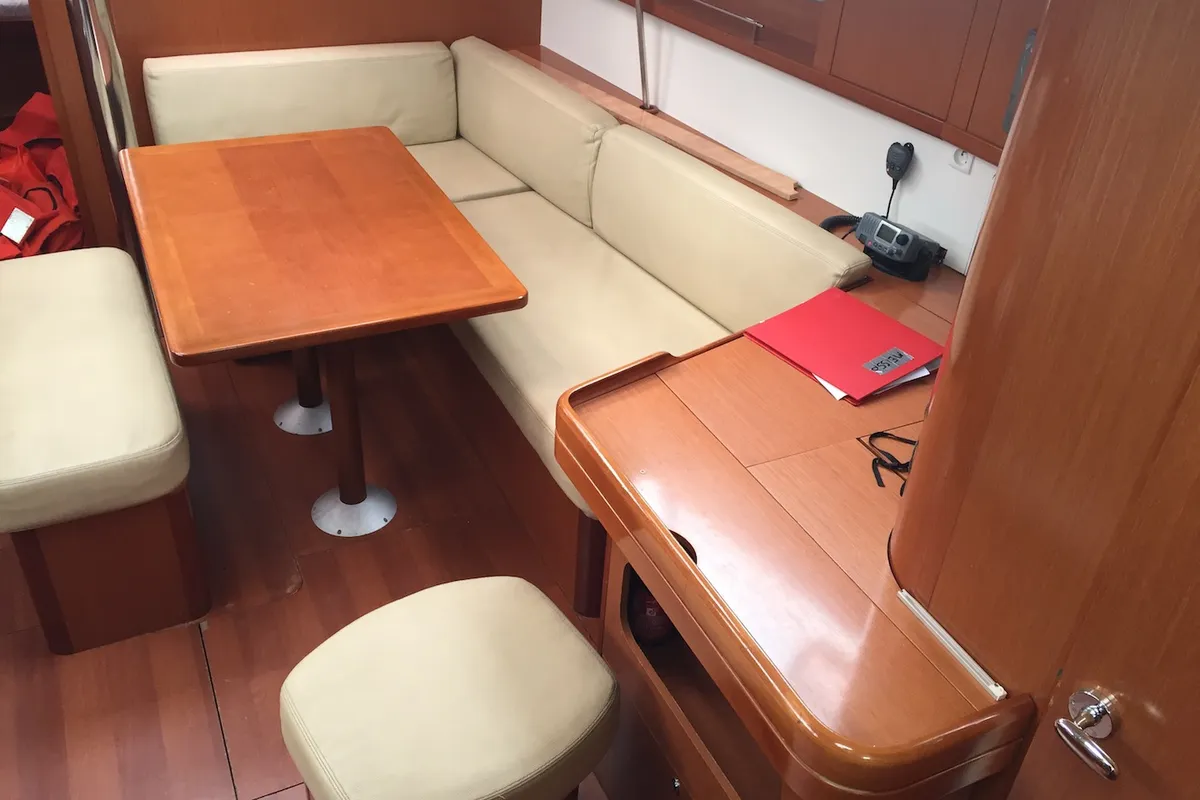 Salon of Meissa, a Beneteau Oceanis 46 sailboat at Rosignano Solvay, Italy