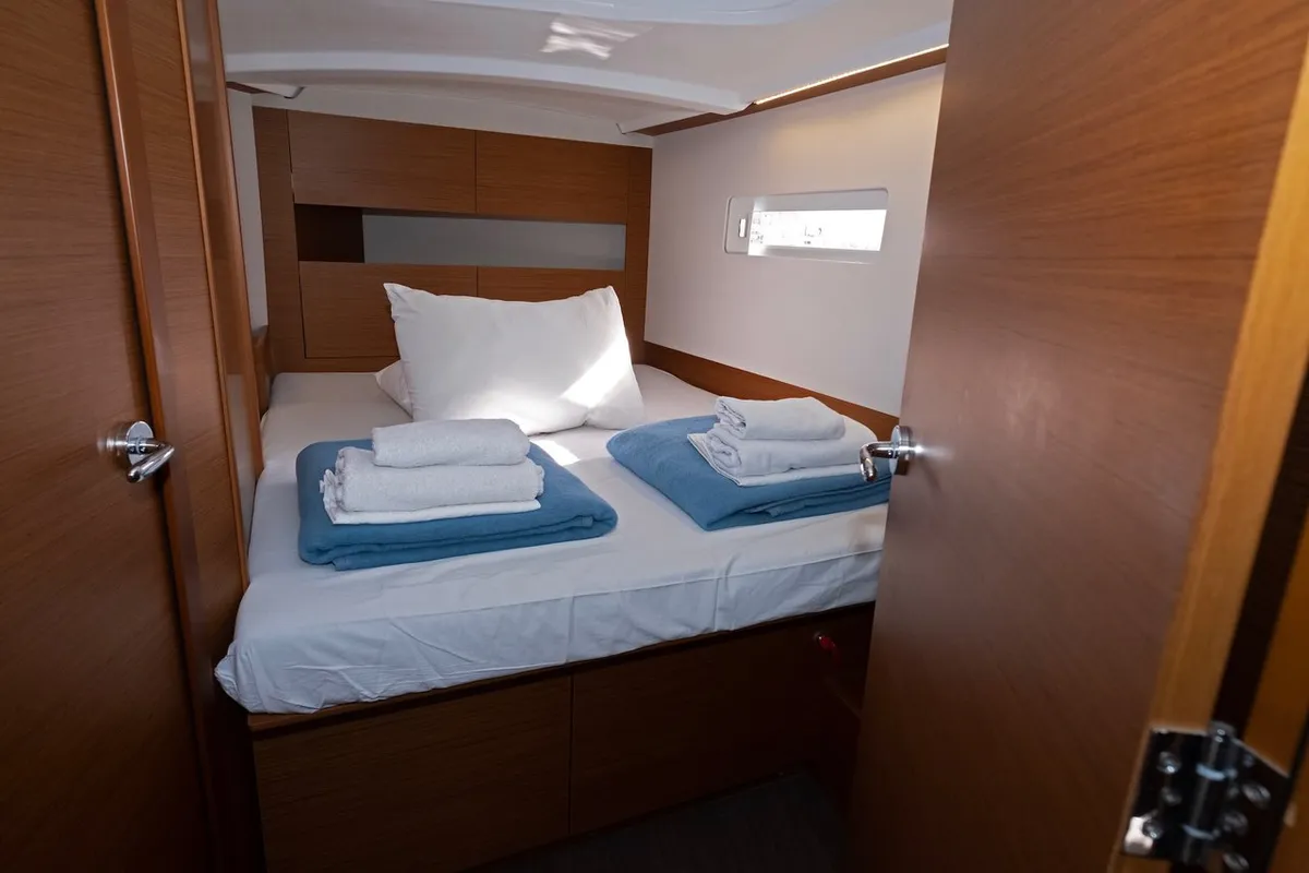 Cabin on Midnight Kiss, a Jeanneau Sun Odyssey 410 sailboat at Split, Croatia