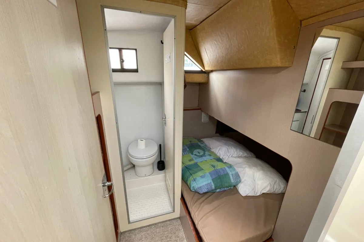 Cabin on Mandoline, a Nicols Sedan 1010 motorboat at Sablé-sur-Sarthe, France