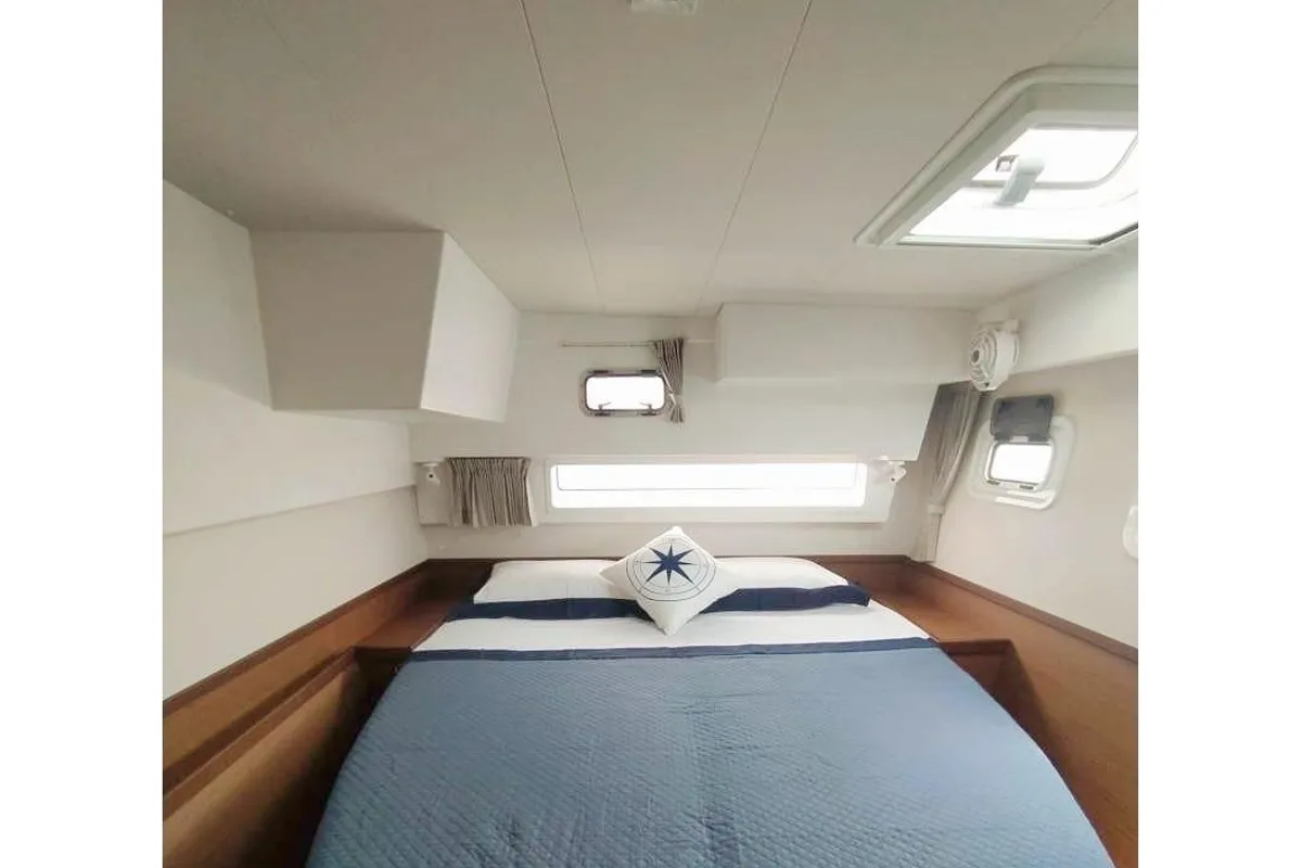 Cabin on Mare, a Lagoon 42 catamaran at Lu Palau/Palau, Italy
