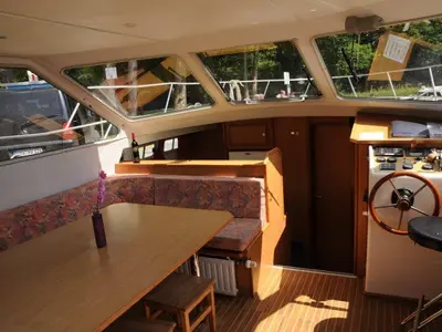 Cockpit of Schumann, a Gulet Tarpon 42 N motorboat at Lübz, Germany
