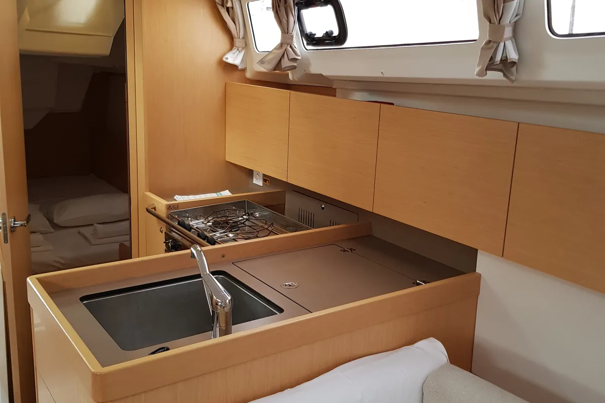Cabin on Kolibri, a Beneteau Oceanis 35.1 sailboat at Grad Šibenik, Croatia