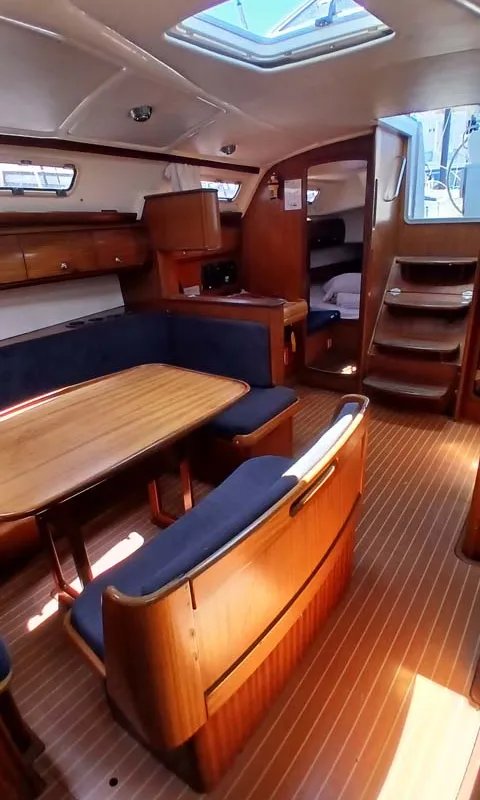 Salon of Dorothea, a Bavaria 41 sailboat at Kontokali, Greece