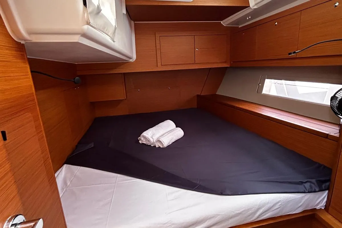 Cabin on Dori, a Dufour 470 sailboat at Tonnarella, Italy