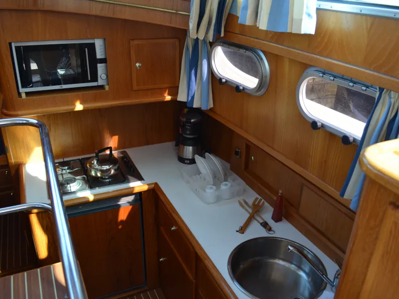 Galley of De Drait Bravoure 34, a motorboat at Woudsend, Netherlands