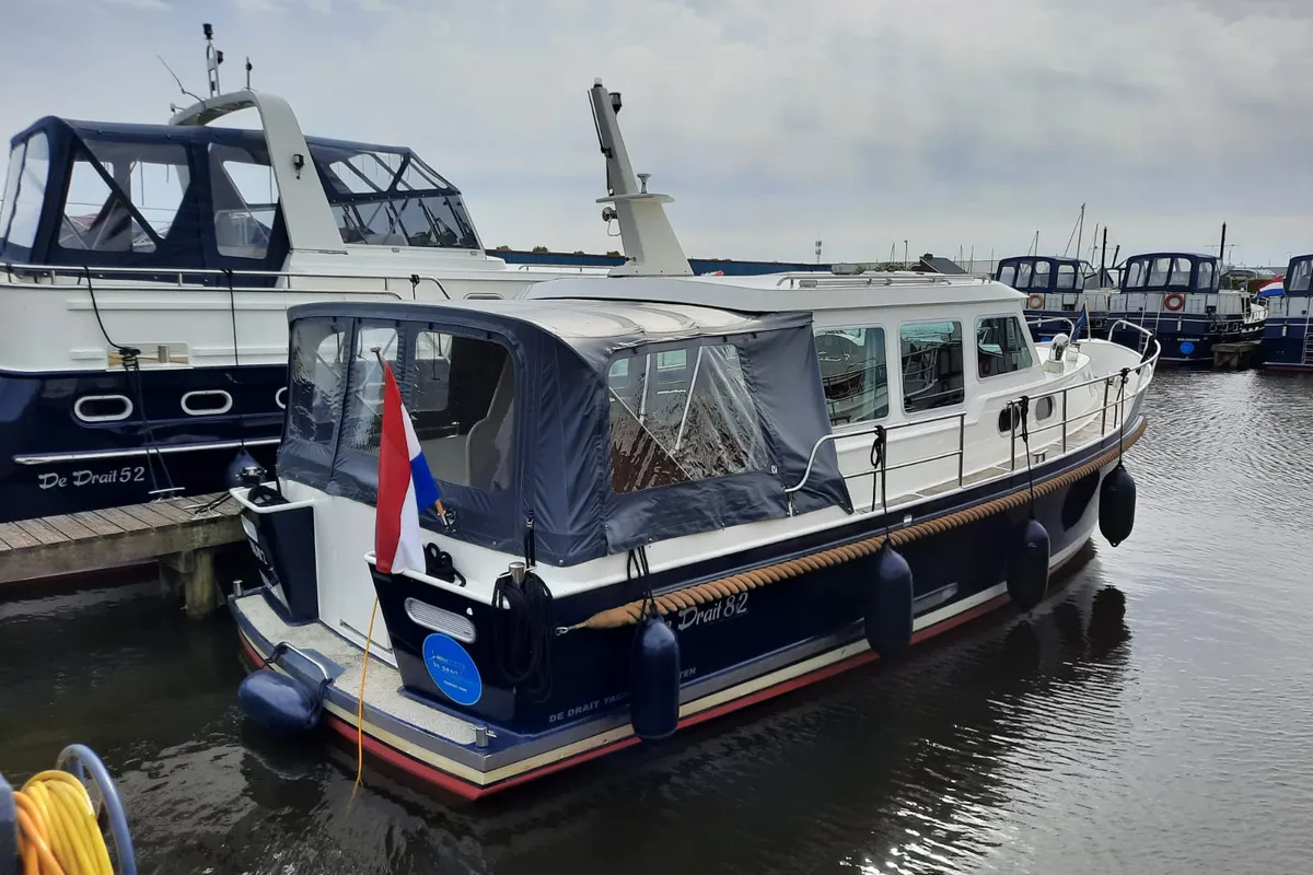 Exterior view of De Drait Bravoure 34, a motorboat at Woudsend, Netherlands