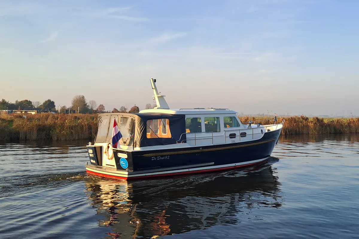 Exterior view of De Drait Bravoure 34, a motorboat at Woudsend, Netherlands