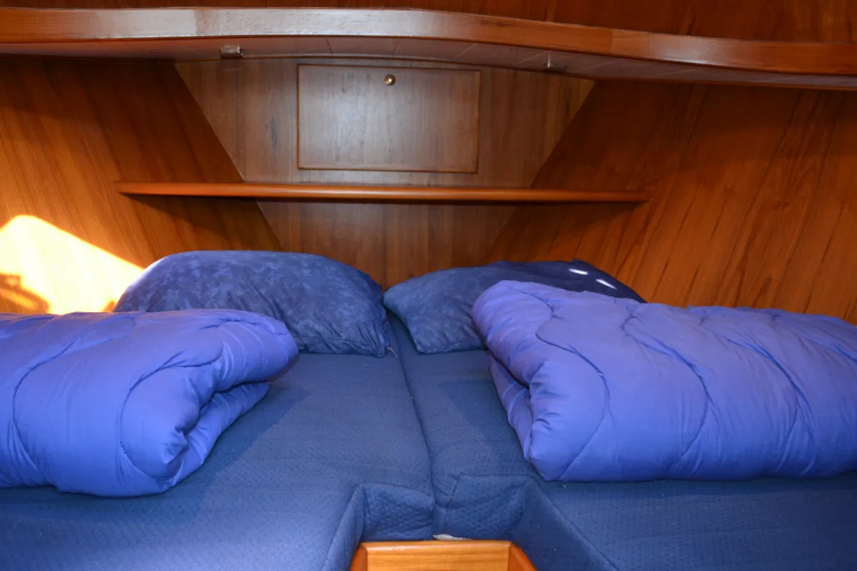 Cabin on De Drait Bravoure 34, a motorboat at Woudsend, Netherlands