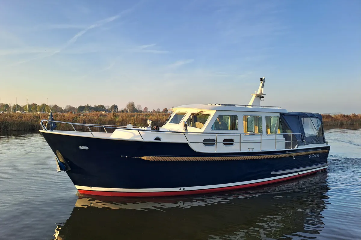 Exterior view of De Drait Bravoure 34, a motorboat at Woudsend, Netherlands