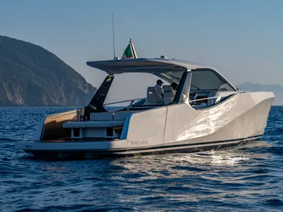no_name, a Italia Yachts IY 43 Veloce motorboat at San Vincenzo, Italy