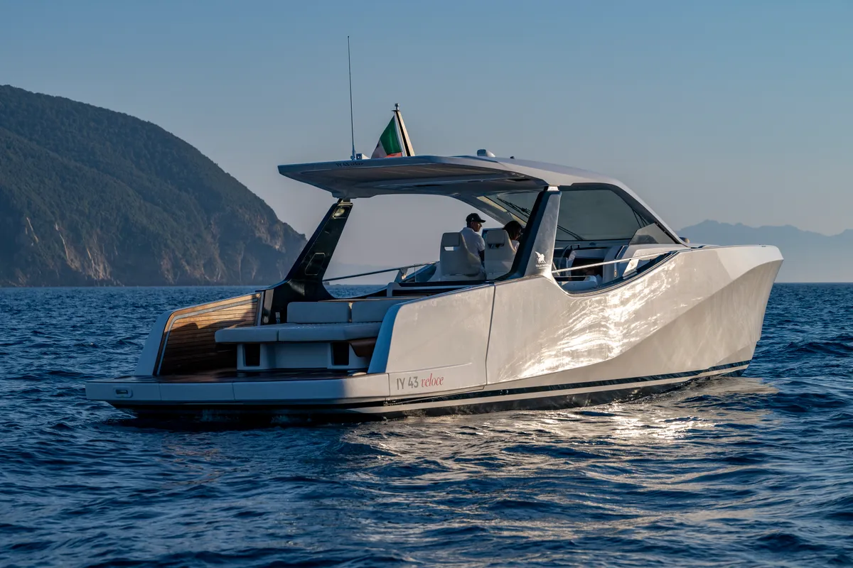 no_name, a Italia Yachts IY 43 Veloce motorboat at San Vincenzo, Italy