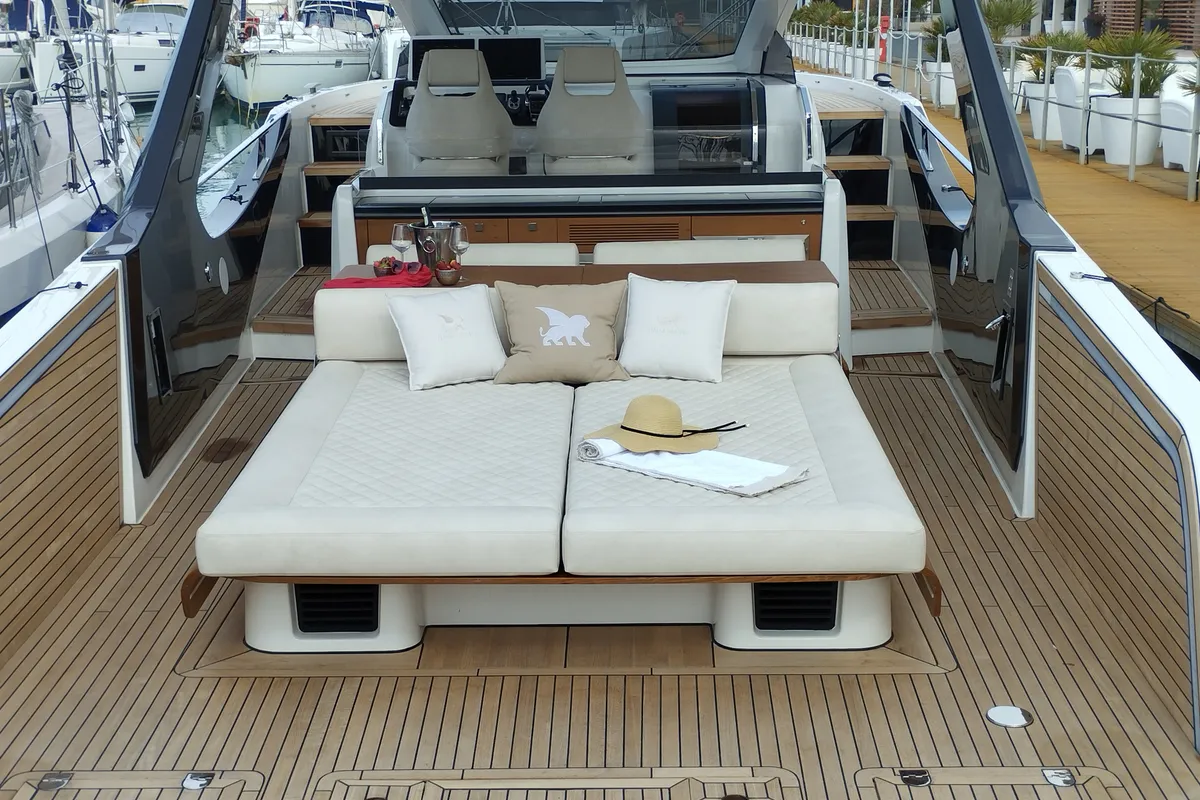 no_name, a Italia Yachts IY 43 Veloce motorboat at San Vincenzo, Italy