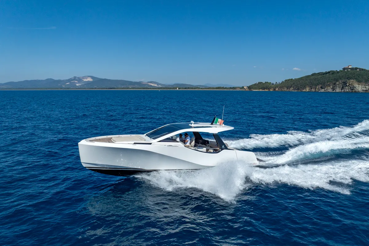 no_name, a Italia Yachts IY 43 Veloce motorboat at San Vincenzo, Italy