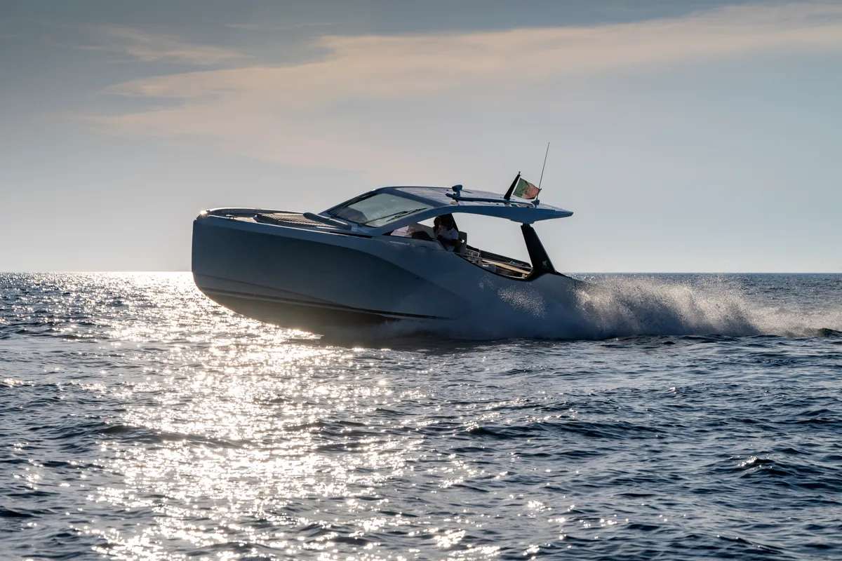 no_name, a Italia Yachts IY 43 Veloce motorboat at San Vincenzo, Italy