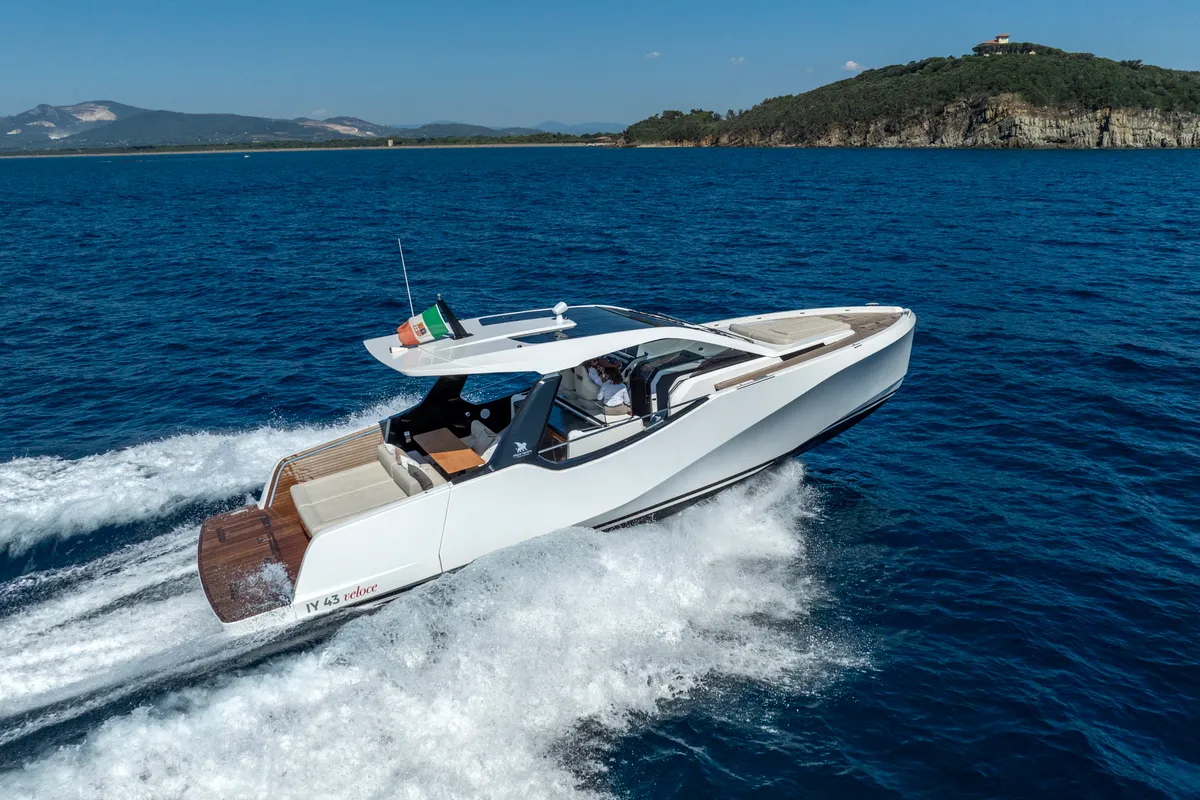 no_name, a Italia Yachts IY 43 Veloce motorboat at San Vincenzo, Italy