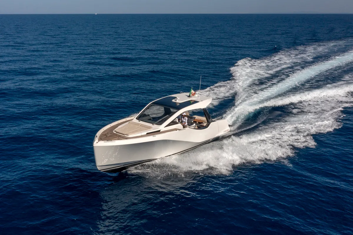 no_name, a Italia Yachts IY 43 Veloce motorboat at San Vincenzo, Italy