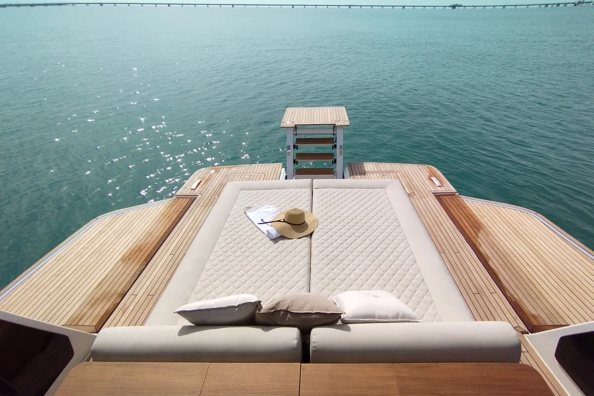 no_name, a Italia Yachts IY 43 Veloce motorboat at San Vincenzo, Italy