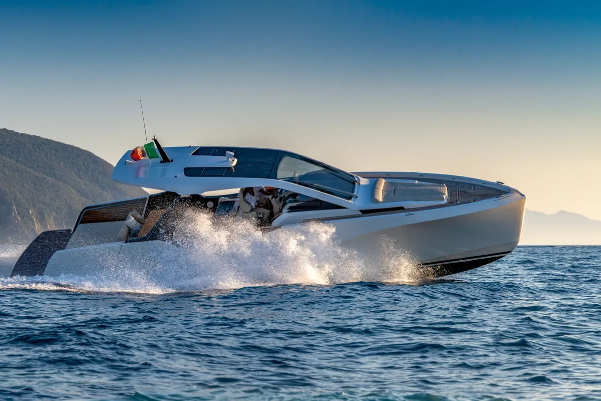 no_name, a Italia Yachts IY 43 Veloce motorboat at San Vincenzo, Italy