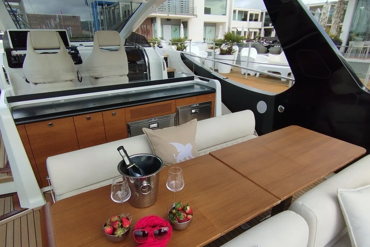 no_name, a Italia Yachts IY 43 Veloce motorboat at San Vincenzo, Italy