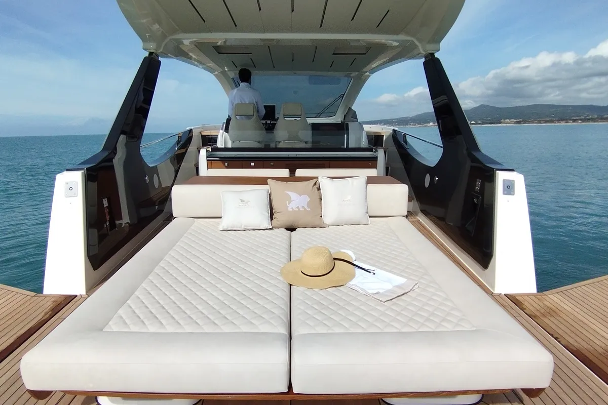 no_name, a Italia Yachts IY 43 Veloce motorboat at San Vincenzo, Italy