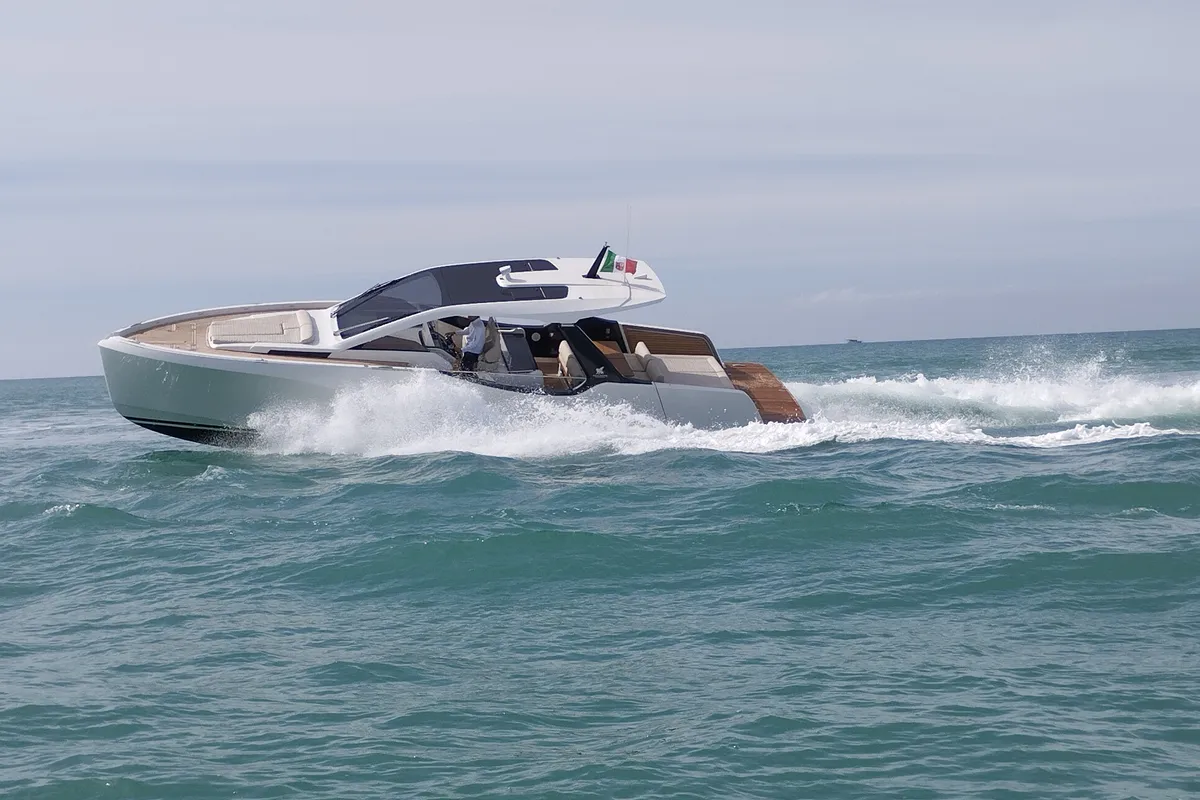 no_name, a Italia Yachts IY 43 Veloce motorboat at San Vincenzo, Italy