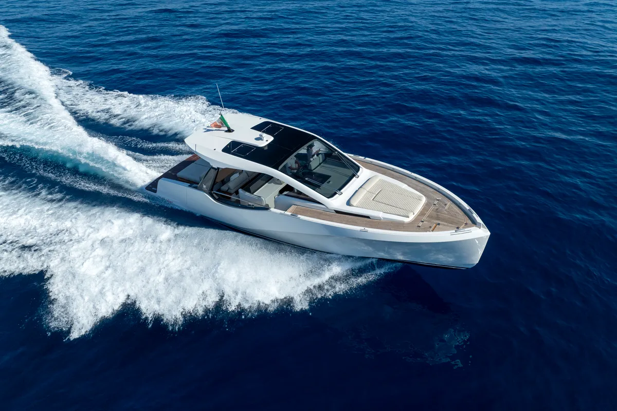 no_name, a Italia Yachts IY 43 Veloce motorboat at San Vincenzo, Italy