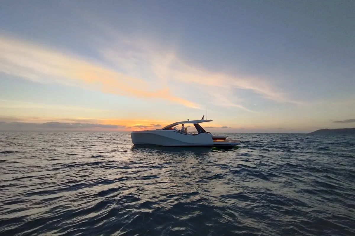 no_name, a Italia Yachts IY 43 Veloce motorboat at San Vincenzo, Italy