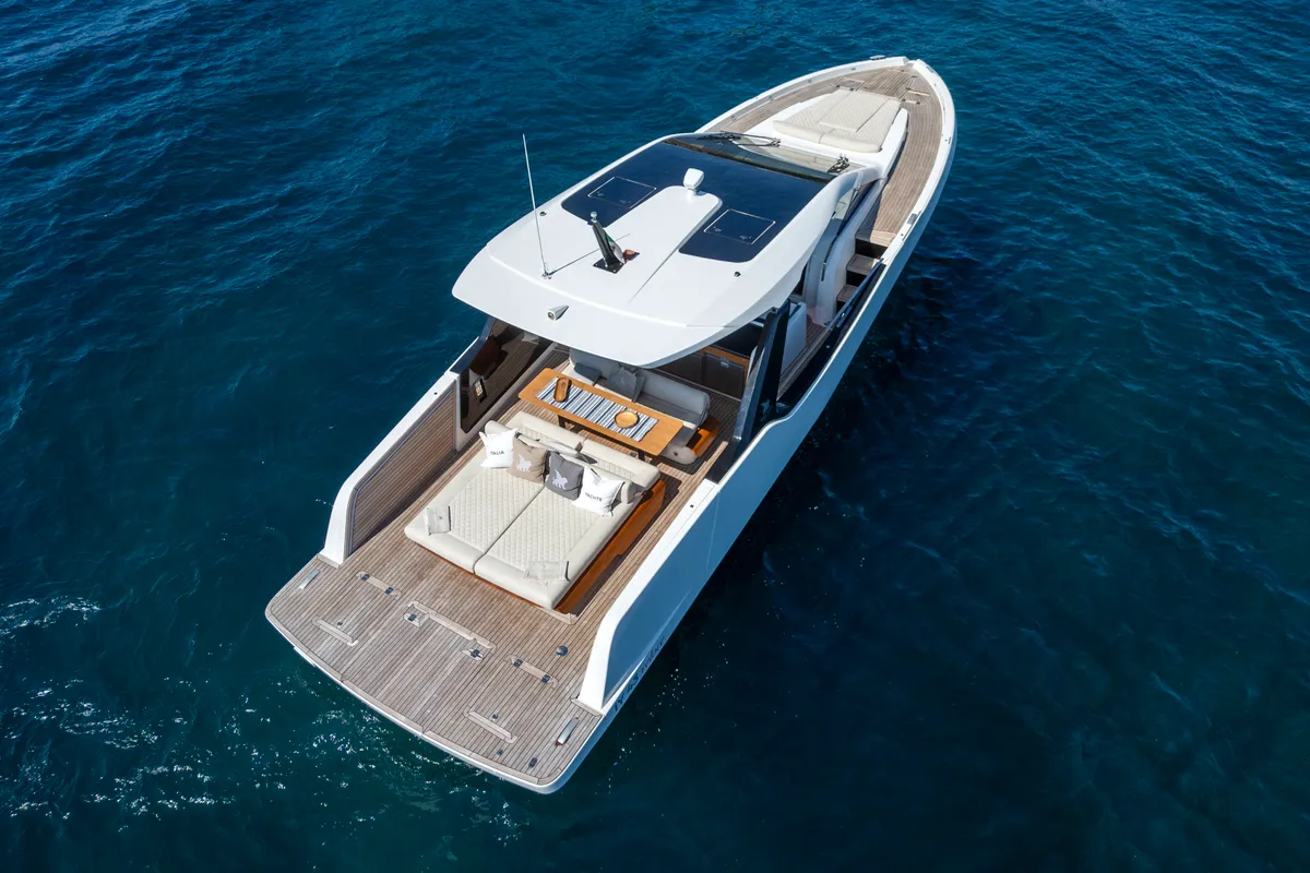 no_name, a Italia Yachts IY 43 Veloce motorboat at San Vincenzo, Italy