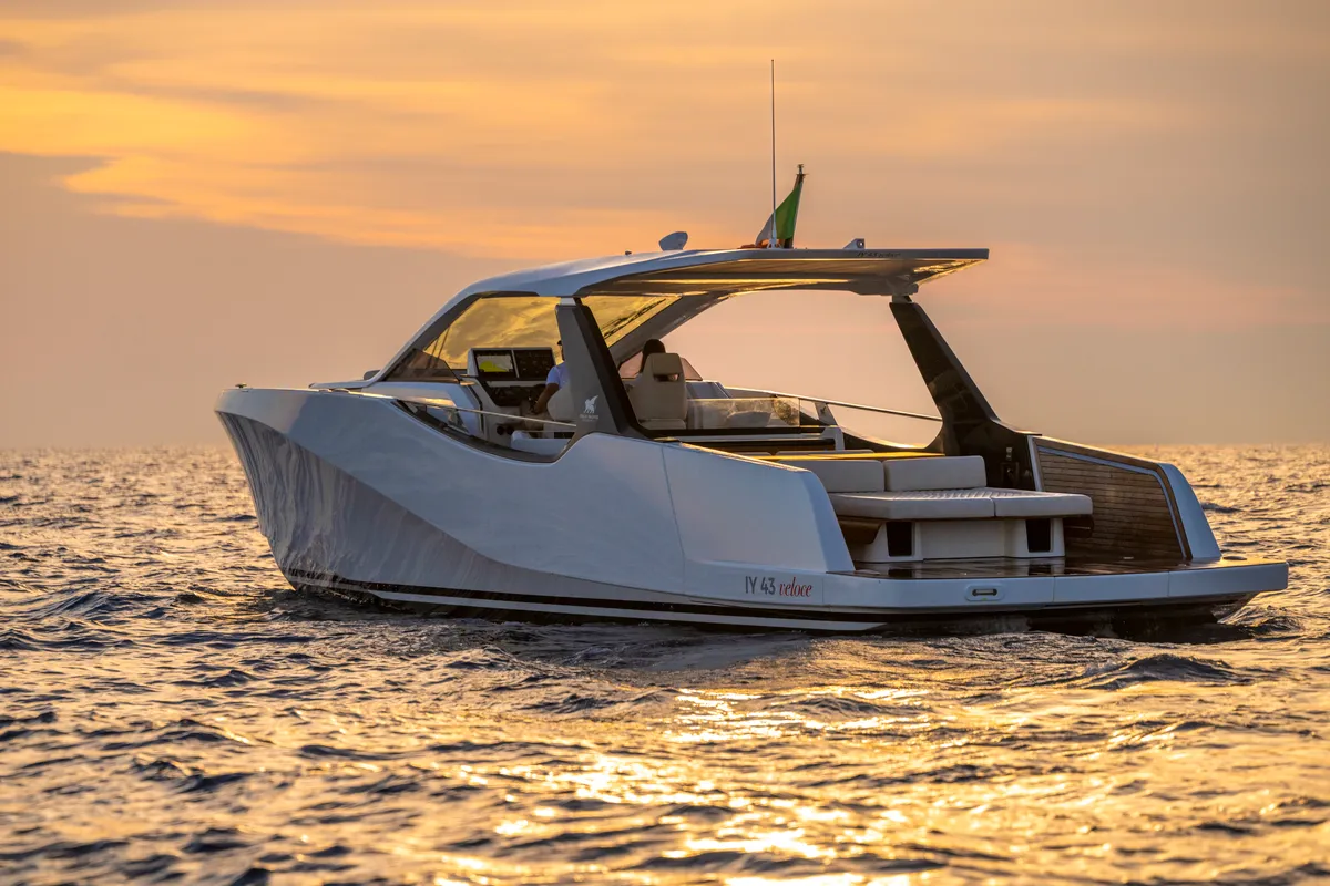 no_name, a Italia Yachts IY 43 Veloce motorboat at San Vincenzo, Italy