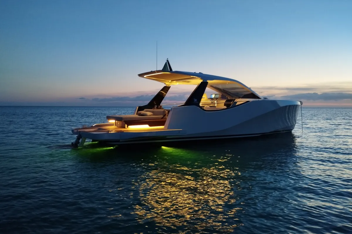 no_name, a Italia Yachts IY 43 Veloce motorboat at San Vincenzo, Italy